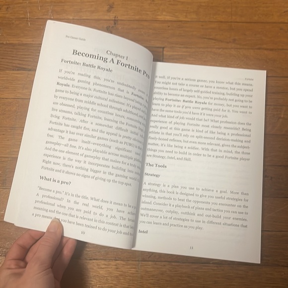 Fortnite Battle Royals for Kids 3 in 1 paperback book by Pro Gamers Guide - Picture 8 of 10